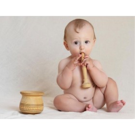 How should children choose wooden toys at different ages？